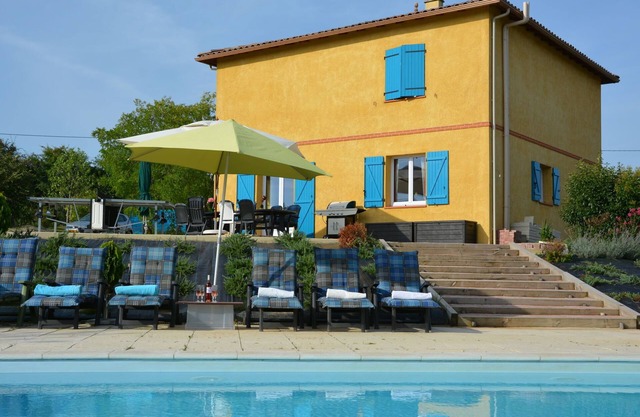 House in Piquecos with Private Pool & Garden
