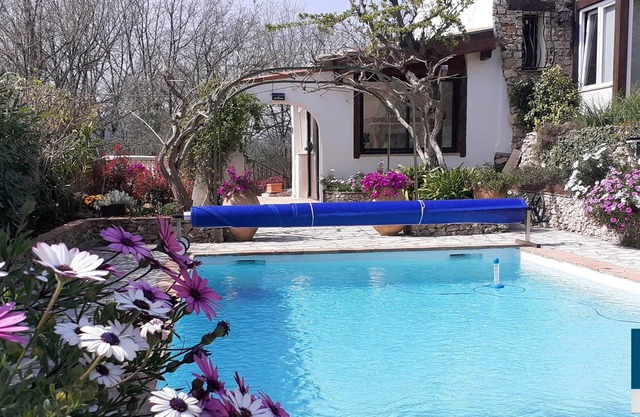 House in the spirit of a quiet sheepfold in a Provençal garden