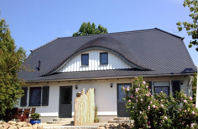 House LEE - 500 meters from the beach, you can hear the Baltic Sea waves here.