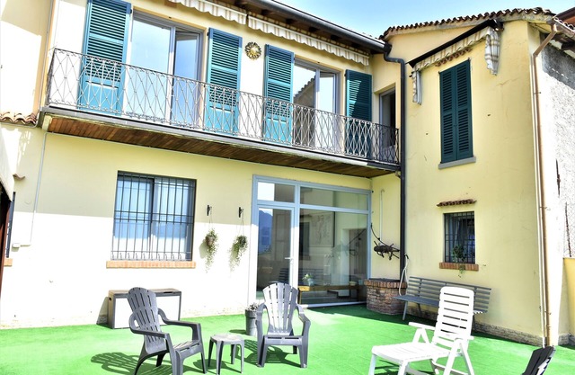 House LA TERRACE - Large house with lake view, 3 bedrooms, sleeps 8