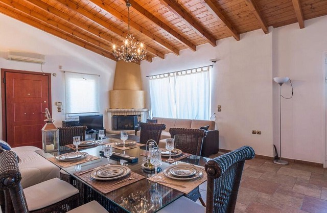 HOUSE NEXT TO THE SEA