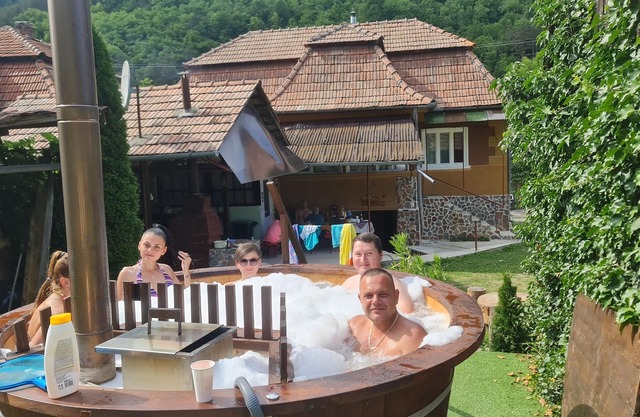 House of Rei With Hot Tube