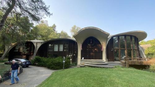 HOUSE OF THE FUTURE MANSION MASTER BEDROOM, In W LANSING