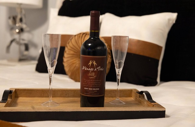 House on the Hill-Southern Hospitality|Good Vibes