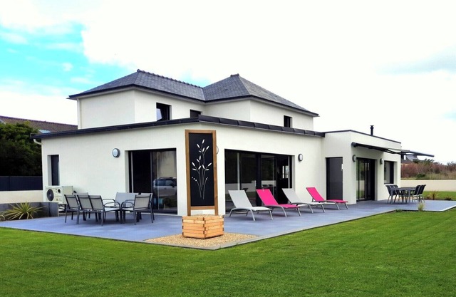 House with 30°C pool and enclosed garden 300m from Les Amiets beach - Bretagne