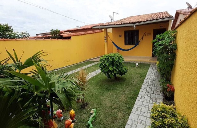 House with barbecue and beach at the end of the street