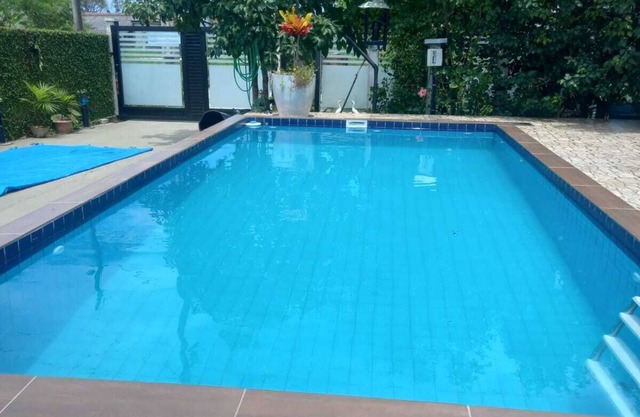 House with pool in Matinhos House accommodates up to 15 people. Super cozy.