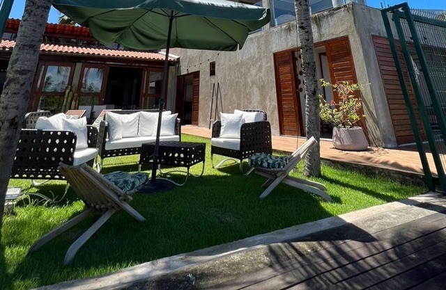 House with swimming pool on the lagoon front in Massagueira