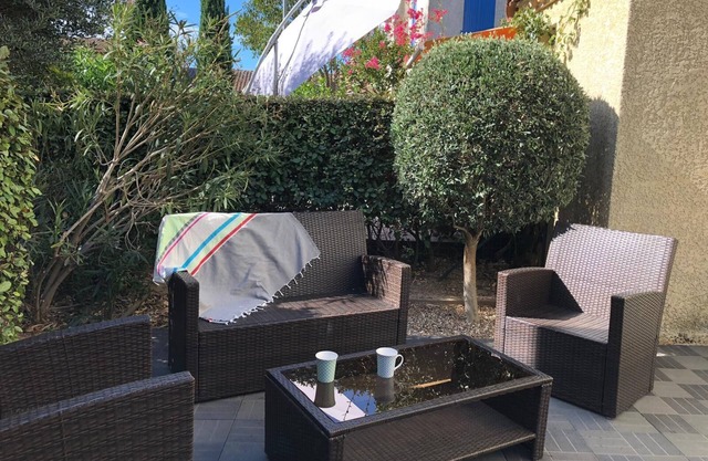 House with swimming pool at the foot of the ramparts/House with swimming pool