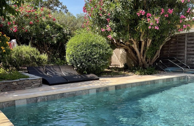 House with swimming pool in the heart of the village on the island of Porquerolles