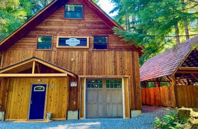 Huckleberry House - Lodge style Mountain Retreat