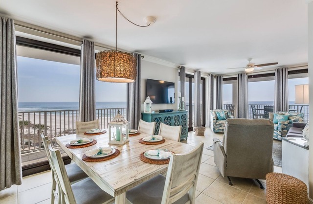 HUGE Balcony! Beachfront Corner Unit/Views in all rooms, One FREE parking pass