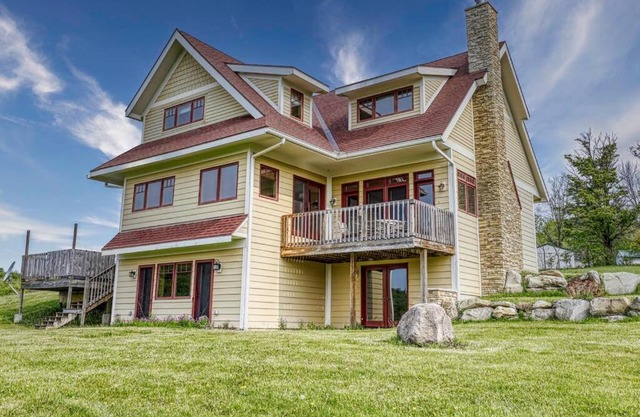 Huge Home w Studio Apt-Mountain Views-Hot Tub-Sauna