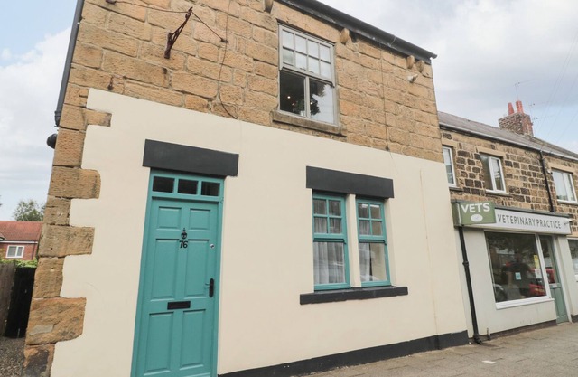 HUMFORD HOUSE, pet friendly, with a garden in Bedlington