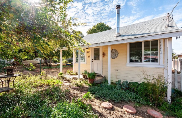 Hummingbird Cottage - Monthly Only