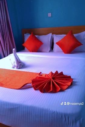 Hummingcage Grove by Toque