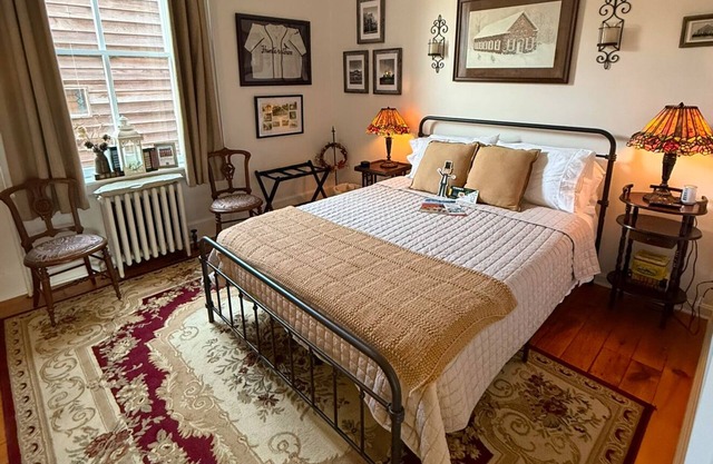 Hunterstown Suite in charming Olinger House B&B in historic, downtown Gettysburg