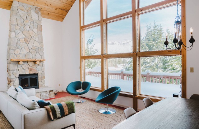 Hyak Hideout 3-bedroom chalet in welcoming Snoqualmie Pass with WiFi