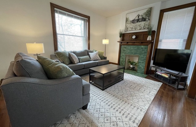 Hyde Park 2B/1B, quiet, walkable, and central to everything