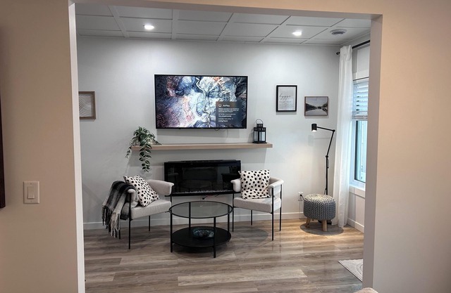 Hygee Home - Cozy Studio Suite with Mountain Views.