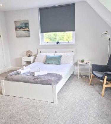 Hyland Apartment by CityNest