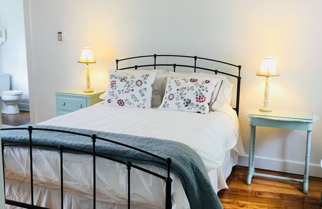 Ideal location- on a quiet street downtown, walk to everything