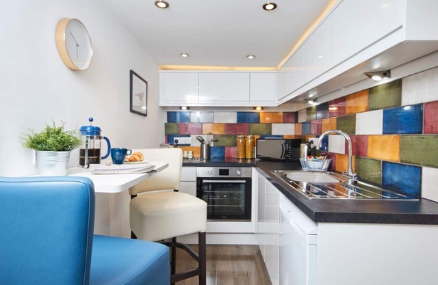 Ideal Work Base for EMA: Stylish Space, Gym Access
