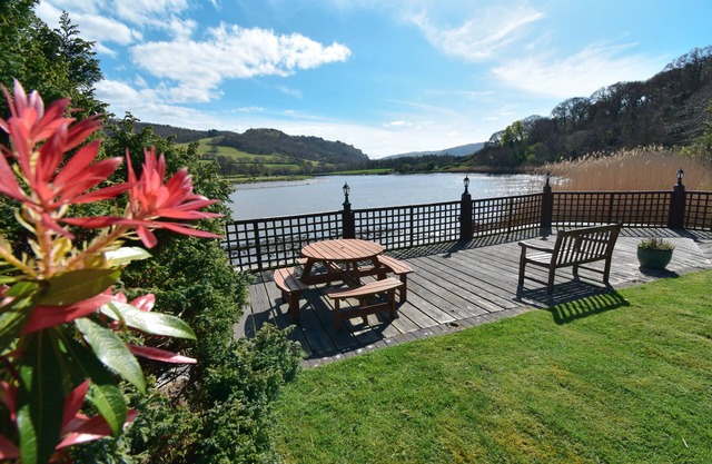 Idyllic Riverside Welsh House - Next to Snowdonia & Close to North Wales beaches