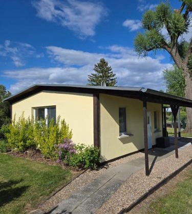 Idyllischer Bungalow am Wasser
