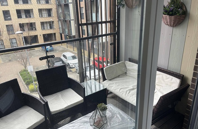 Immaculate 2-bed Apartment in Romford