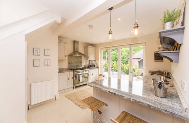 Immaculate Newcastle home, close to city centre 5 mins by cab, good location.