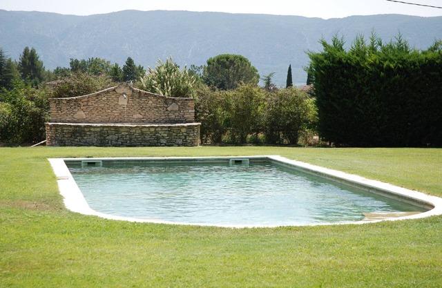 In PROVENCE, Face IN LUBERON, A LITTLE PIECE OF PARADISE, PRIVATE VILLA FOR 6 Pers