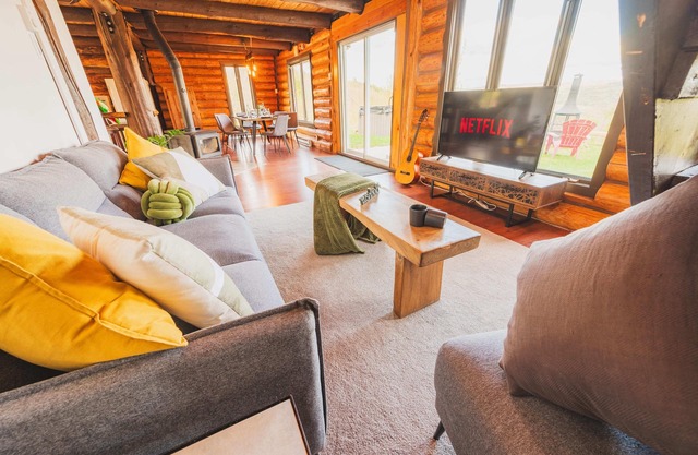 In the heart of nature, with mountain views, ideal for families and pets!