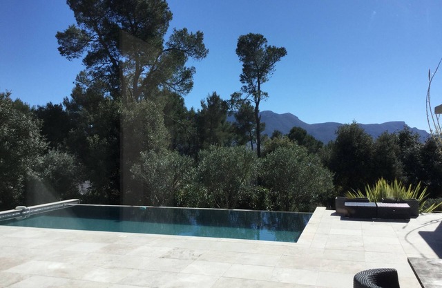 In the heart of nature, just a few kilometers from Aix-en-Provence, a change of scenery guaranteed.