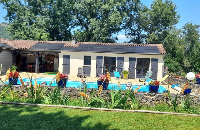 In the LOT, near MARTEL fully renovated gîte with swimming pool