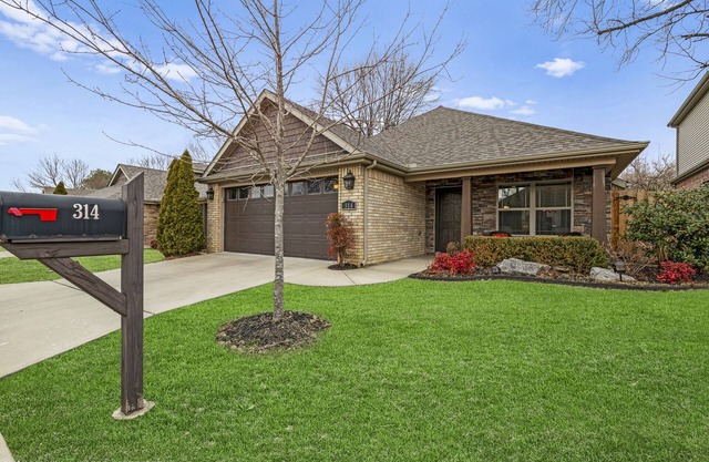 In the middle of Town/House/3bdr/2 bath