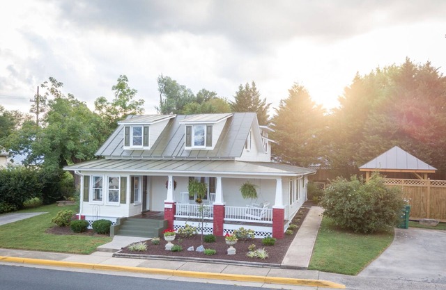 In town spacious home hot tub WIFI minutes from area attractions