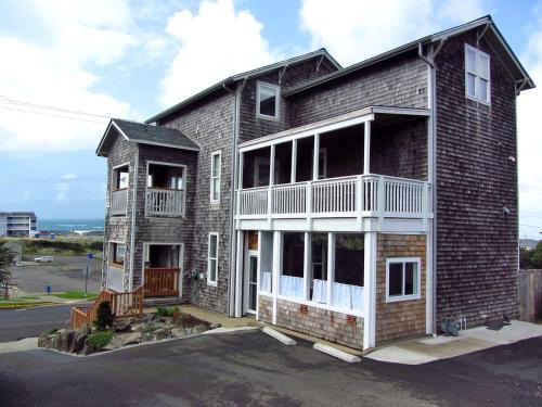 Incredible Beach House with Stunning Views in Newport, Oregon