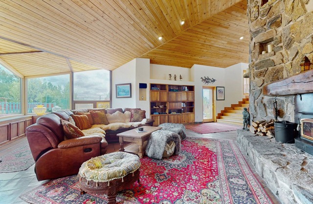 Incredible luxury estate with private pool, hot tub, grills, stone fireplaces