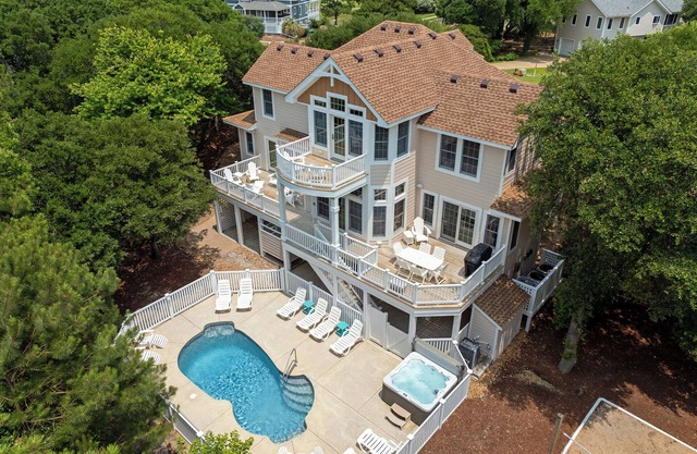 INDARUF: Pool and Hot Tub | Golf Discounts