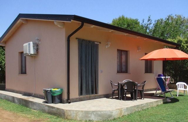 independent villa with garden overlooking the sea