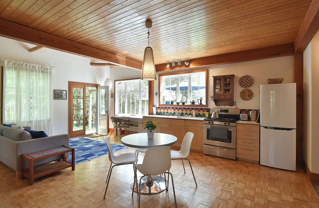 Indigo Cottage at Ruby Lake on the Sunshine Coast