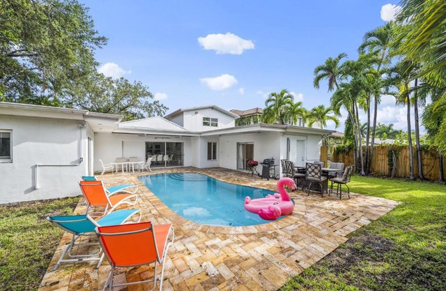 Indulge in 6 Beds Home w Pool near Aventura Mall