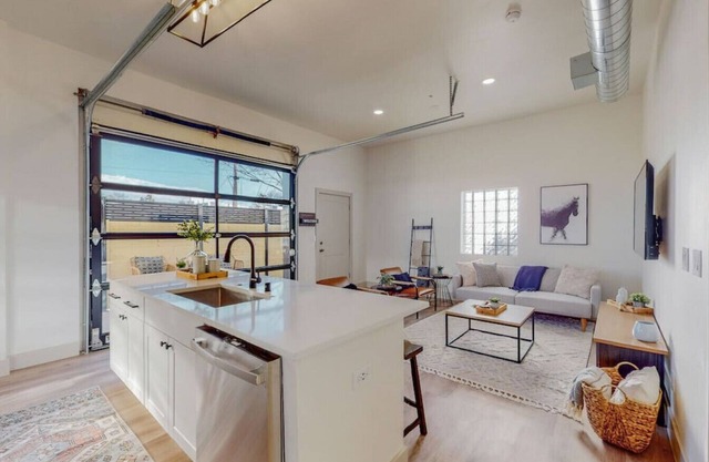 Industrial Condo|Outdoor Space|Nob Hill