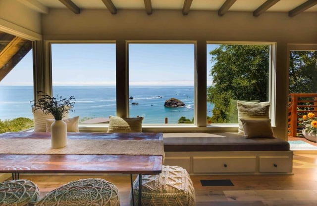 Infinity ocean view, while soaking in the hot tub!