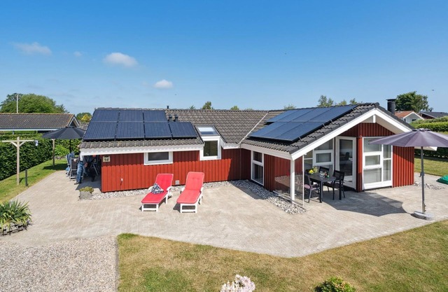 "Inge" - 300m from the sea by Interhome