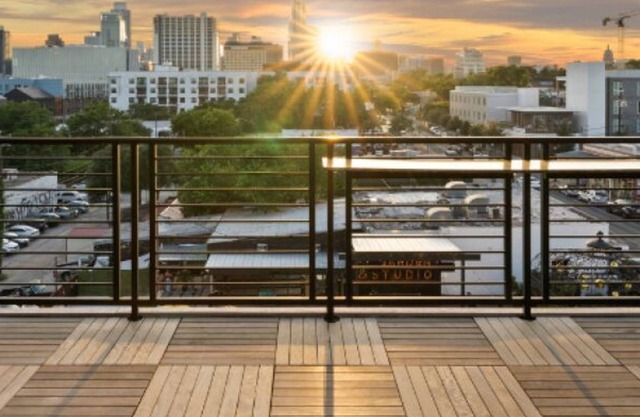 Inn Cahoots on 6th: 15 BR/39 Beds, Pool, Roofdeck