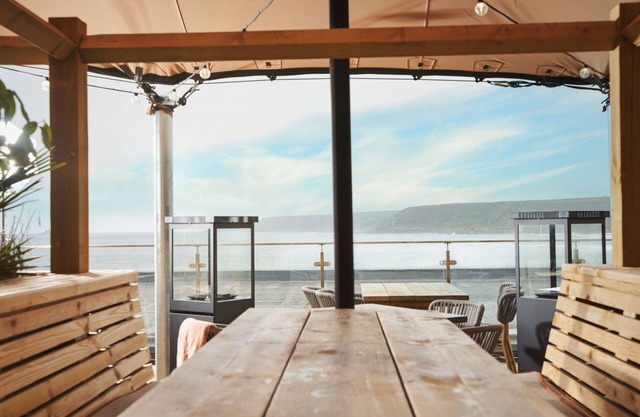 Inn In Penzance With Bedding/Linens, Bar, Wellness Facilities