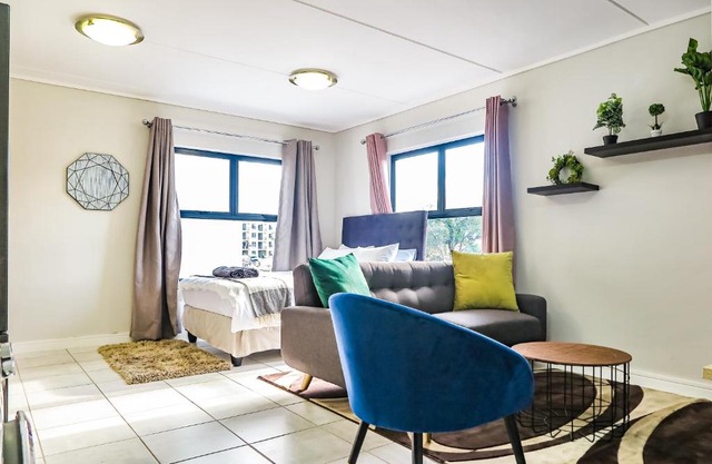 Insaka's 2 Greenlee Apartment - Greenlee Lifestyle Centre, Sandton