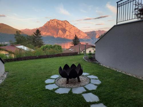 Inspiration - zwei Terrassen mit Seeblick und Garten